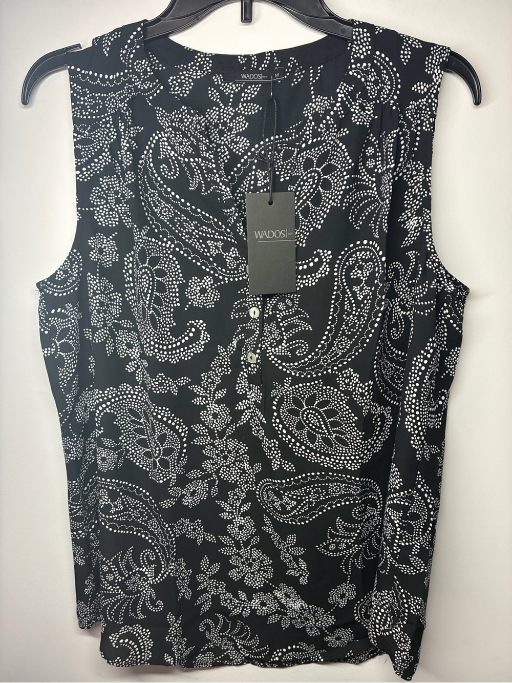 Wados Sleeveless V-Neck Paisley Print Top - Black/White